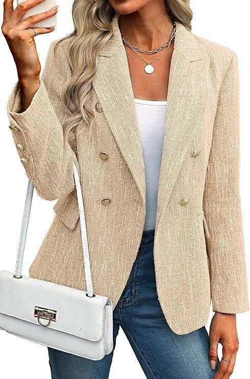 Schicke Damen-Doppelreiher-Blazerjacke mit elegantem Revers, vielseitig für formelle & legere Anlässe.