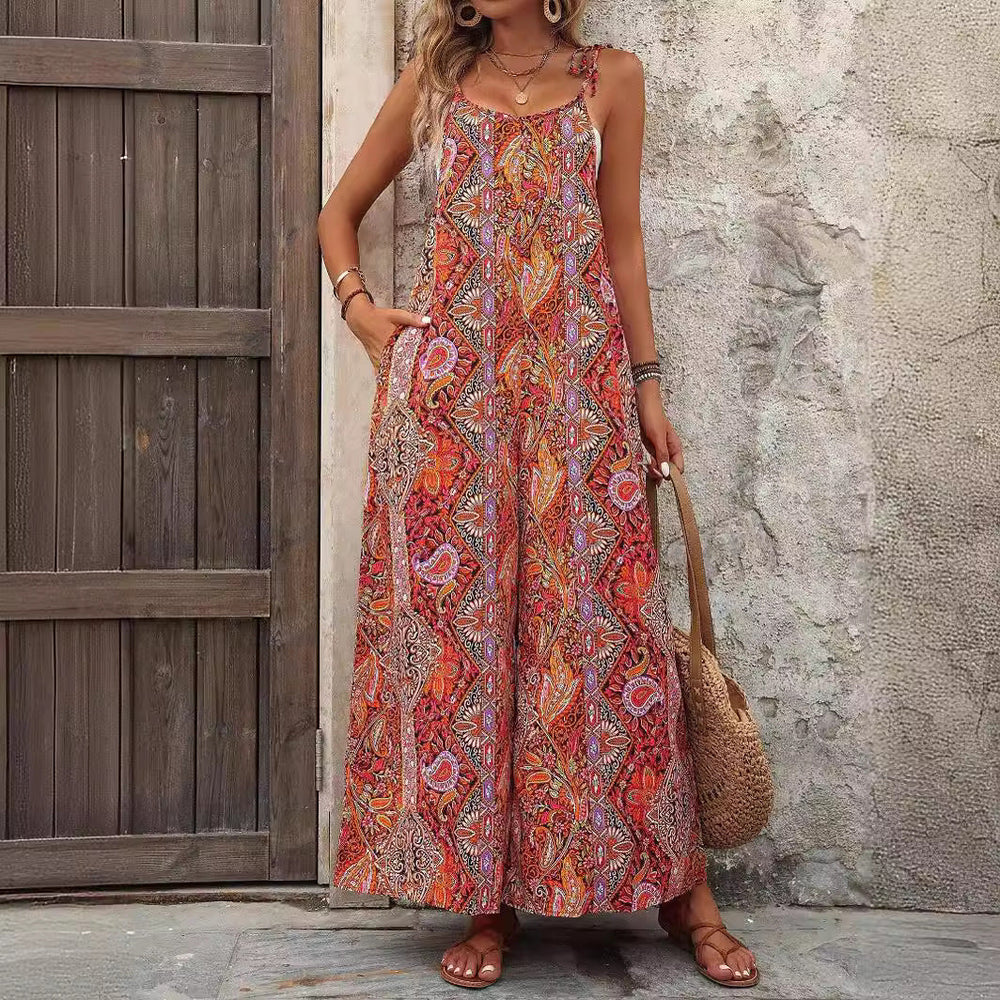 Luftiger Damen Jumpsuit mit Boho-Print, verstellbaren Trägern & weitem Schnitt. Ideal für warme Tage.