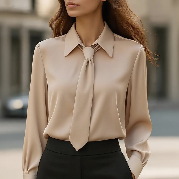 Moderne Business Damenbluse, Hemdkragen, integrierte Schleife, für einen eleganten & professionellen Auftritt.
