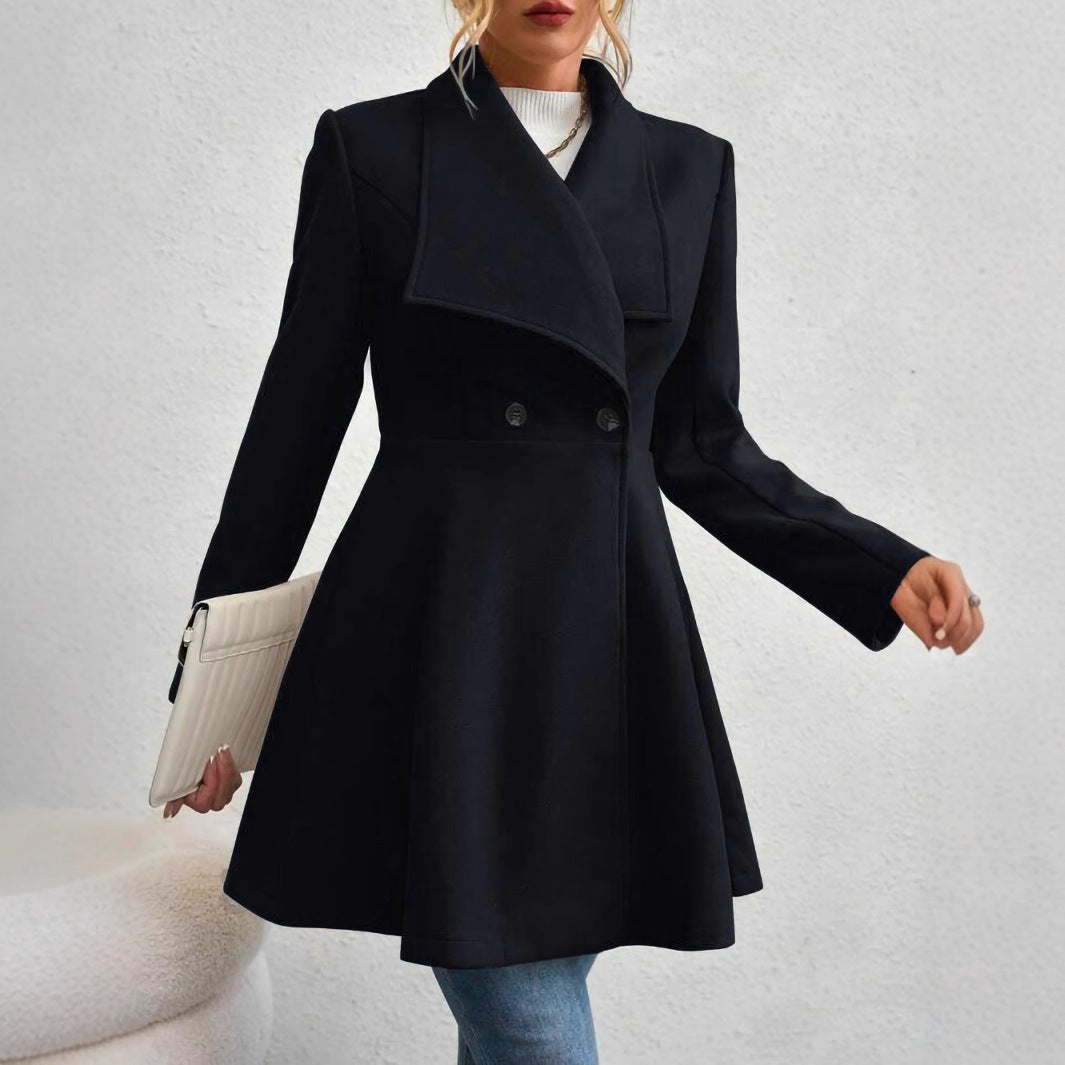 Klassische doppelreihige Damenjacke mit Langarm-Design. Zeitloser Chic für elegante Business- & Freizeit-Looks.