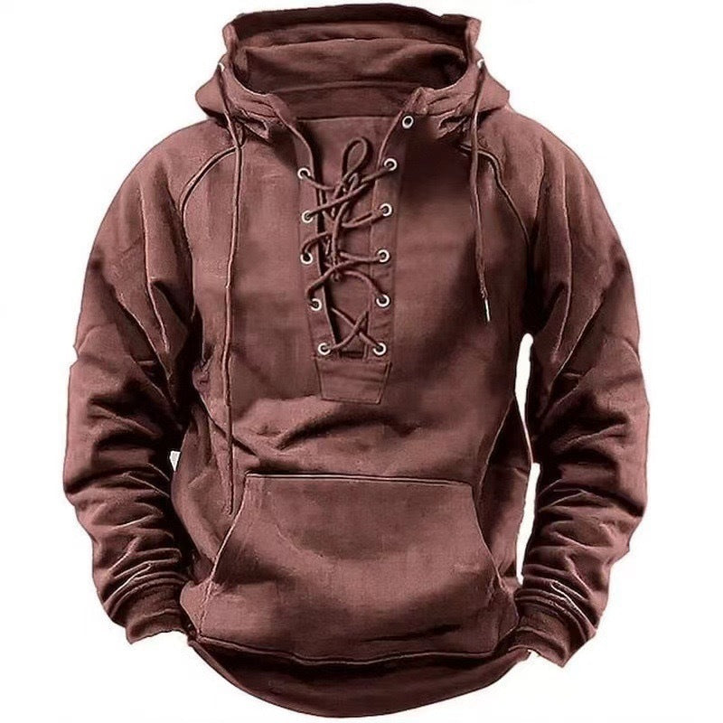 Hochwertiger Herren Kapuzenpullover als sportliches Oberteil, mit Kängurutasche für kühle Herbsttage.
