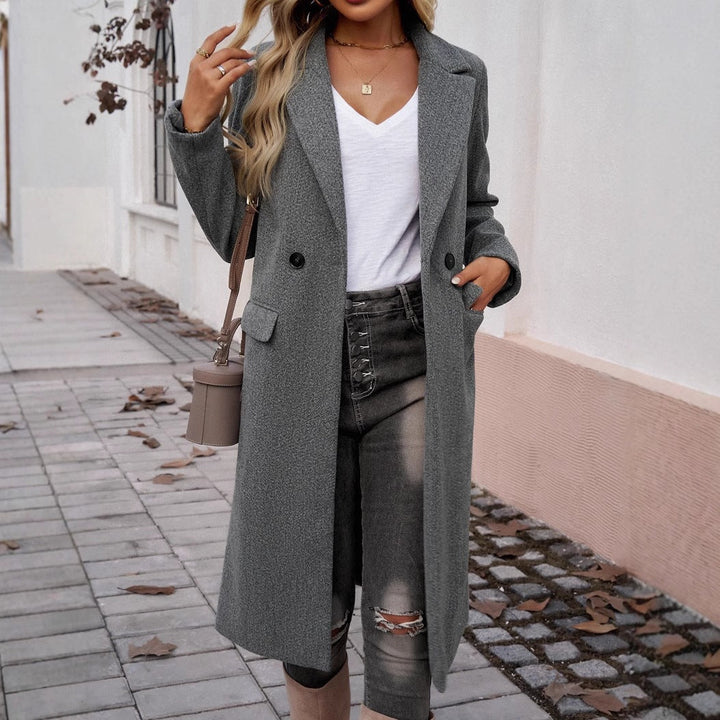 Modischer Herbst-Winter-Damenmantel, lang und stilvoll. Ideal für elegante Auftritte.