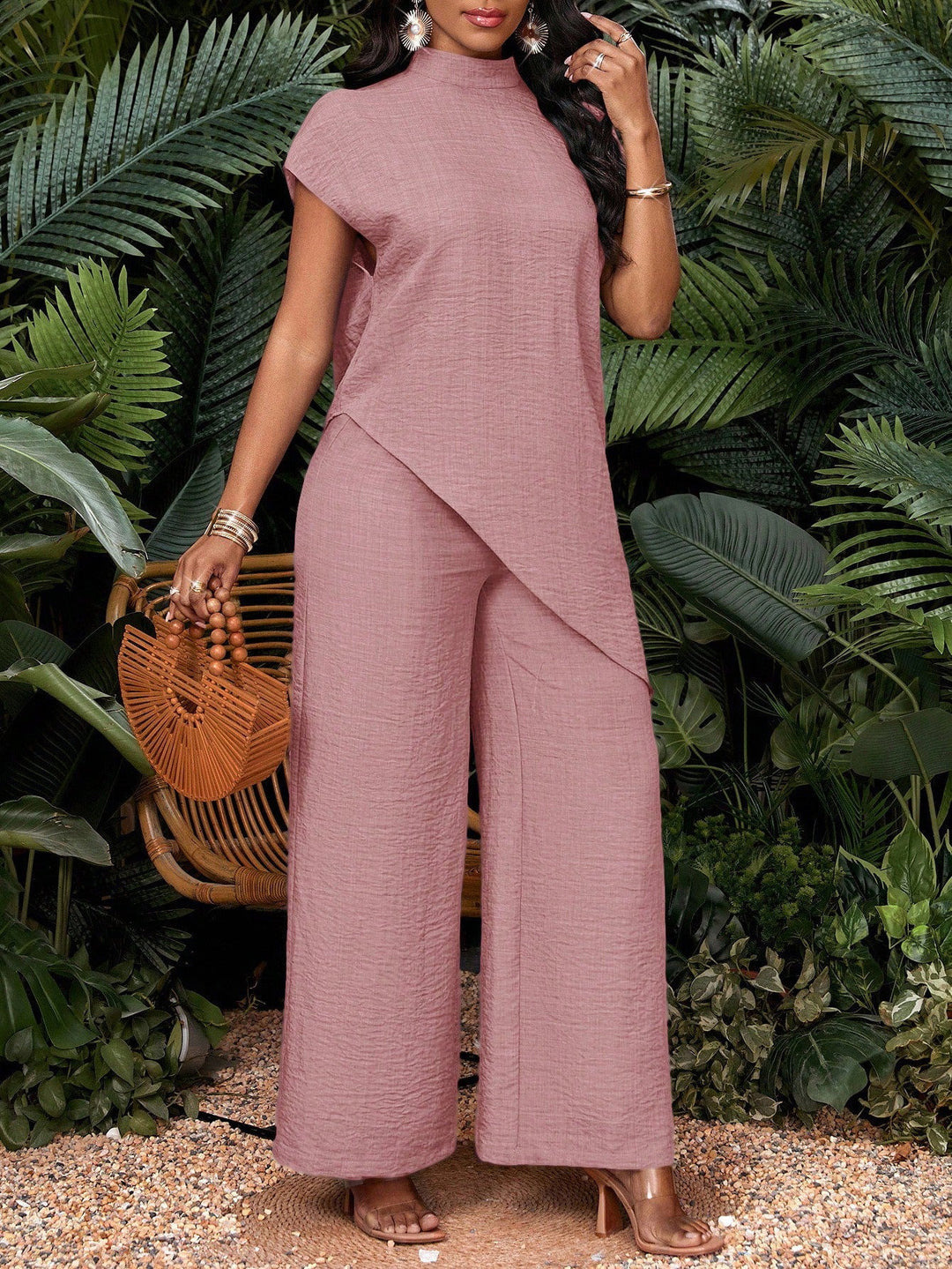 Vielseitiges Damen Outfit: Locker geschnittene asymmetrische Tunika & weite Palazzo-Hosen. Elegantes Zweiteiler Set.