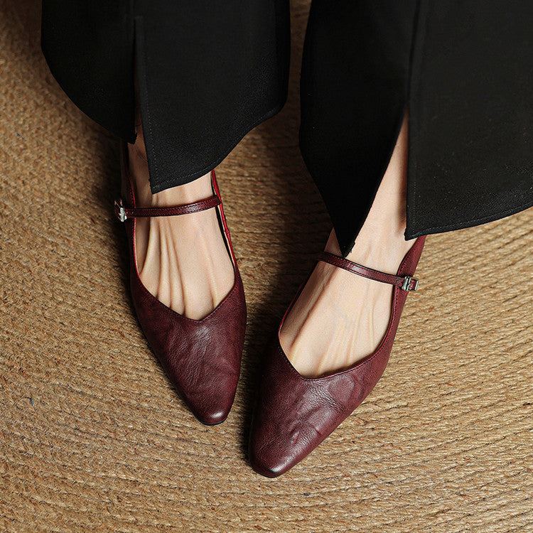 Schwarze elegante Slipper, komfortable Damenschuhe für mühelosen Sommer-Look.