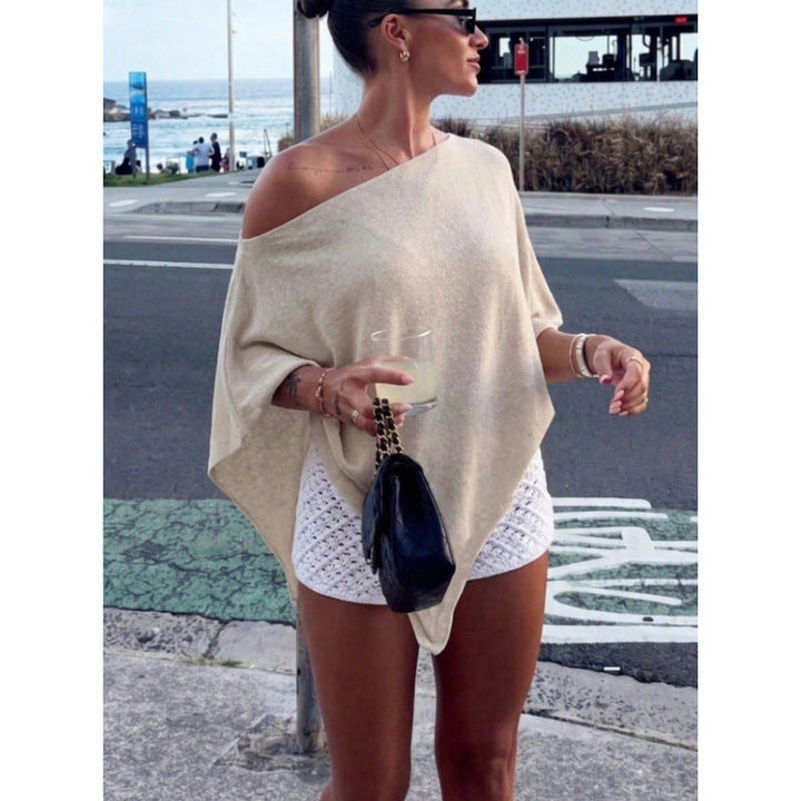Trendige Frauenkleidung: Asymmetrisches Off-Shoulder Poncho-Top, elegant und bequem für jeden Anlass.
