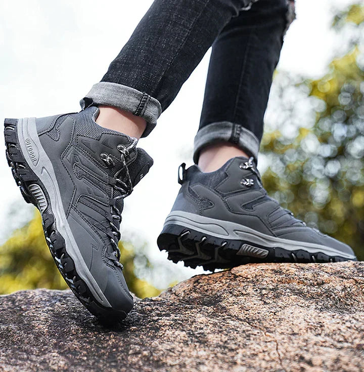 Ergonomische Damen Wanderschuhe, bequem & schützend, für lange Wanderungen in der Natur.