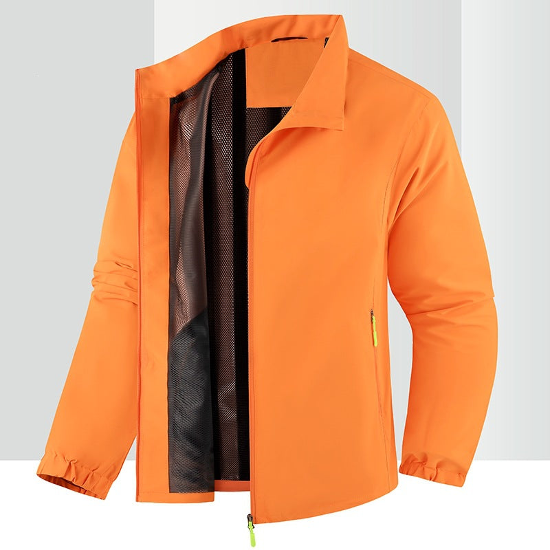 Leichte Herren Übergangsjacke in Grau, wasserabweisend, ideal für Sport und Freizeit bei wechselndem Wetter.