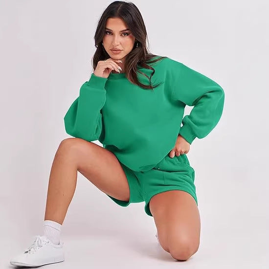 Modisches Damen Loungewear Set: Oversize Sweatshirt mit Shorts, ideal für Sommer & Freizeit.
