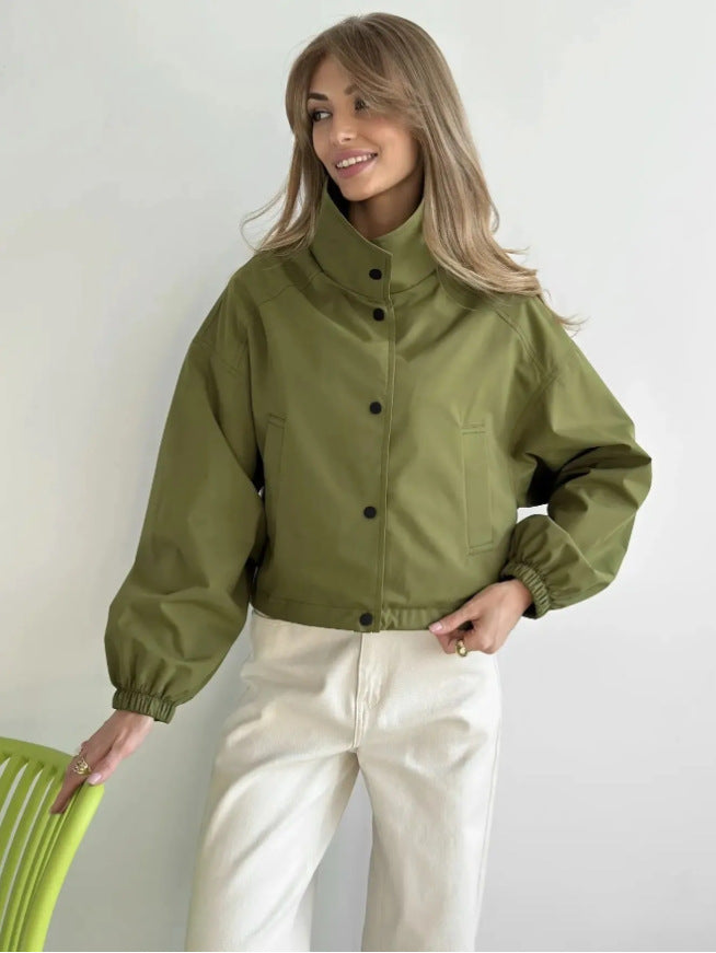 Elegante Casual Damenjacke, oversized geschnitten. Die perfekte Herbstmode mit Umlegekragen & Druckknöpfen.