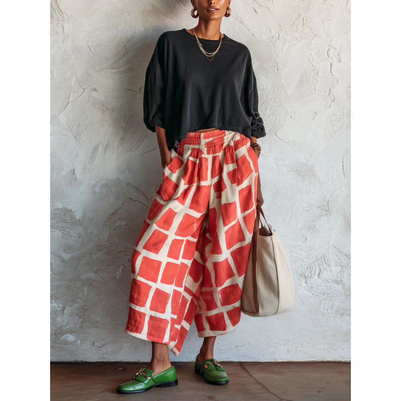 Gemusterte Damen Culotte-Palazzohose mit weitem Bein, elastischem Bund & praktischen Taschen. Ideal für Freizeit.