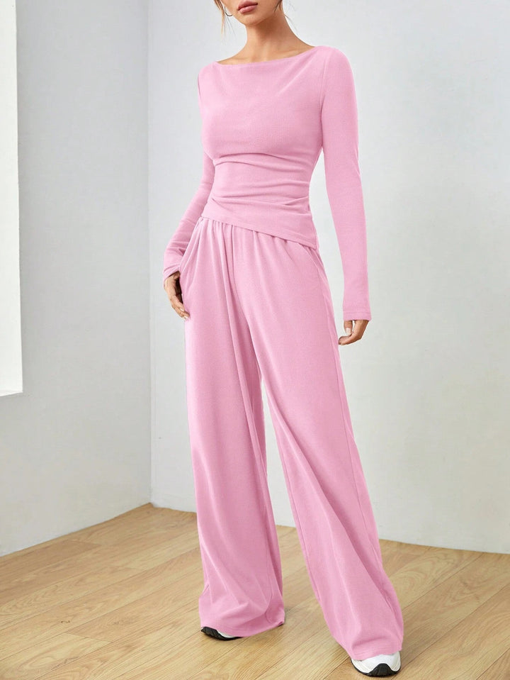Legerer Damen Freizeitanzug, Homewear. U-Boot-Ausschnitt Top und weite Palazzo Hose, sehr bequem.
