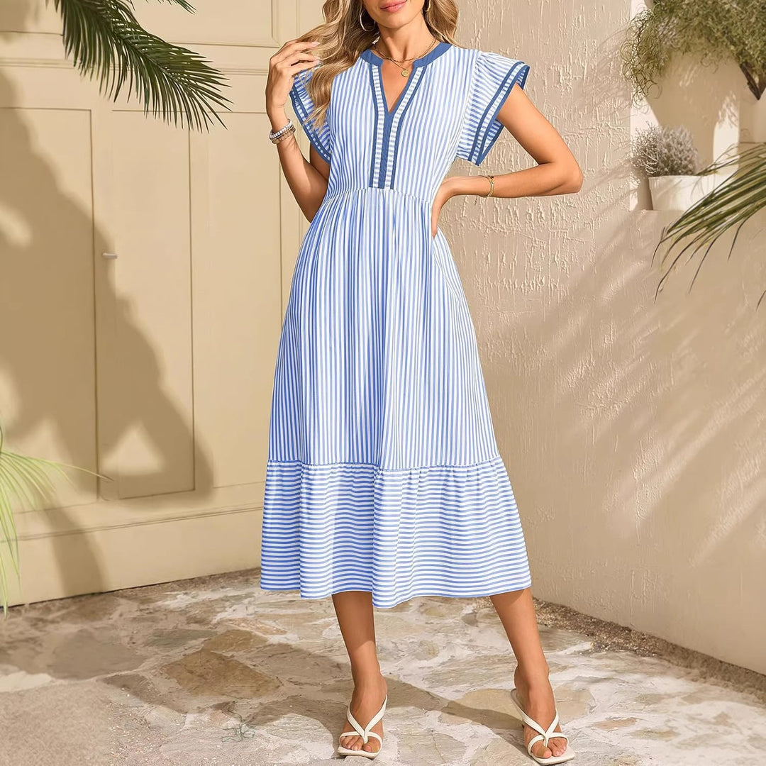 Luftiges Freizeitkleid, gestreiftes Midikleid mit V-Ausschnitt. Ideal als Urlaubskleid für Damen.