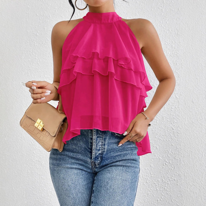 Detailaufnahme des eleganten Stehkragens und der feinen Volants am ärmellosen Damen Sommer-Top.