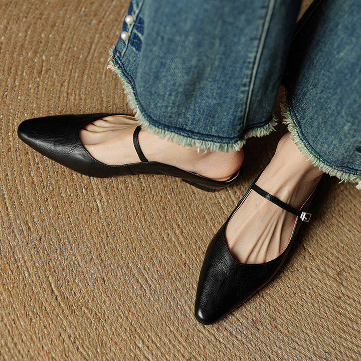 Komfortable beige Slipper, vielseitige Damenschuhe für jeden sommerlichen Anlass.