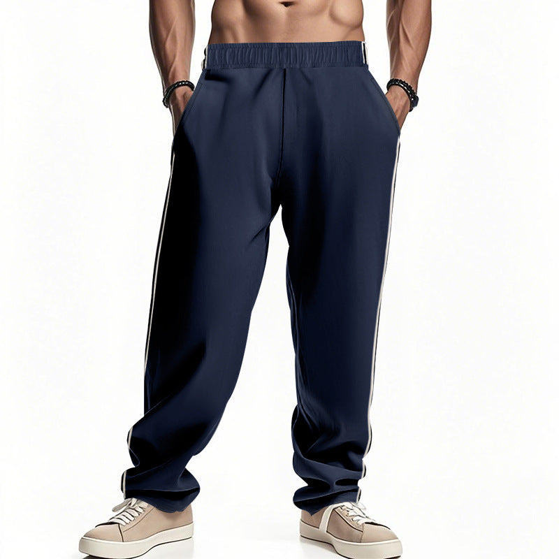 Sportliche Herrenhose für Training & Freizeit, bequem, mit seitlichen Akzentstreifen.