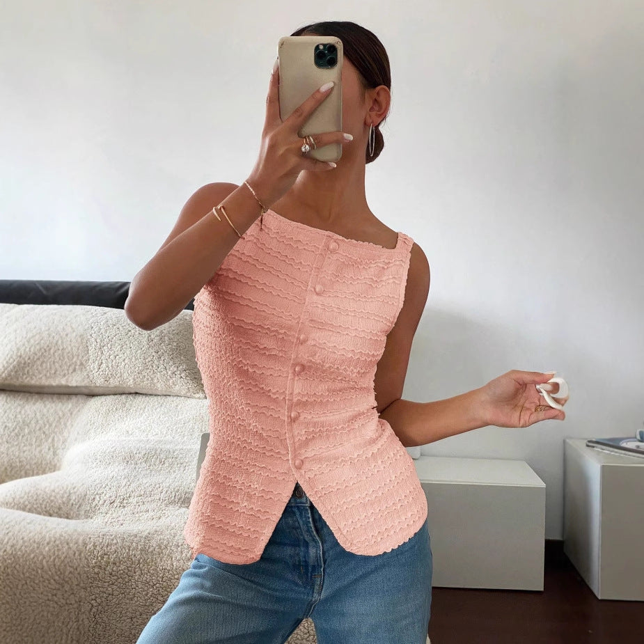 Elegantes Damen Sommer-Top, ärmellos, mit feiner Struktur und dekorativer Knopfleiste.
