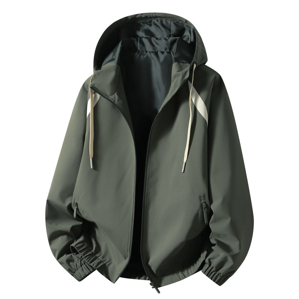 Leichte Herren-Übergangsjacke in Olivgrün. Wetterfeste, bequeme Outdoor-Kapuzenjacke, winddicht für jede Jahreszeit.