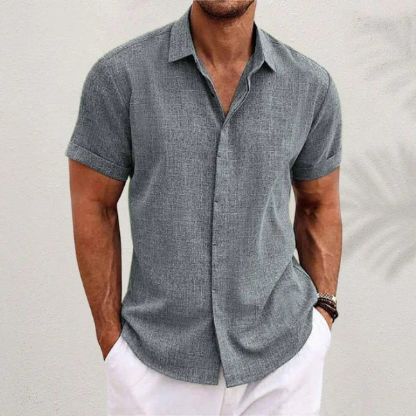 Hochwertiges Herren Kurzarmhemd mit klassischer Knopfleiste. Elegantes Design für moderne Sommer-Outfits.