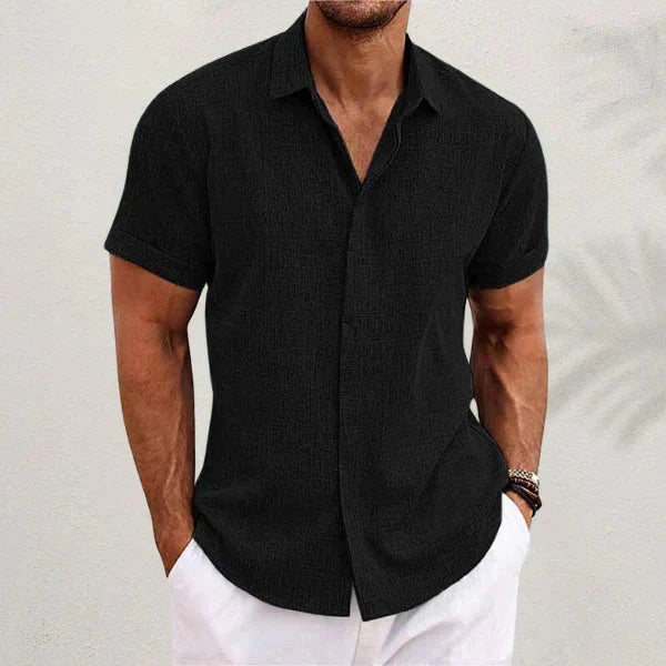 Rückenansicht des Herren Kurzarmhemdes: Bequemer Schnitt für elegante Sommerkleidung. Vielseitiges Freizeithemd.