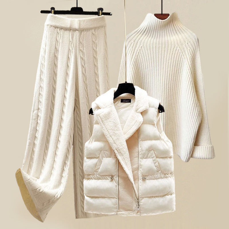 Damen Winter Set dreiteilig: kuscheliger Rollkragenpullover, warme Jacke & bequeme Hose für stilvolle Wintermode.