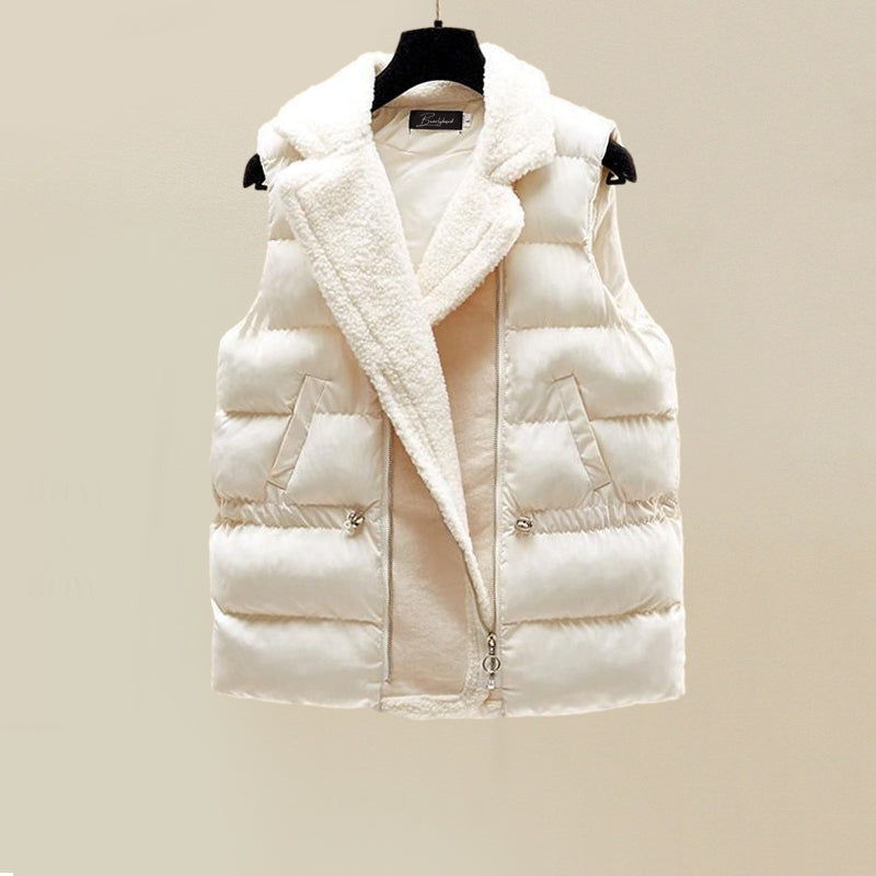 Vielseitiges Damen Winterset: Daunenjacke, Rollkragenpullover & Hose für Alltag & Freizeit.