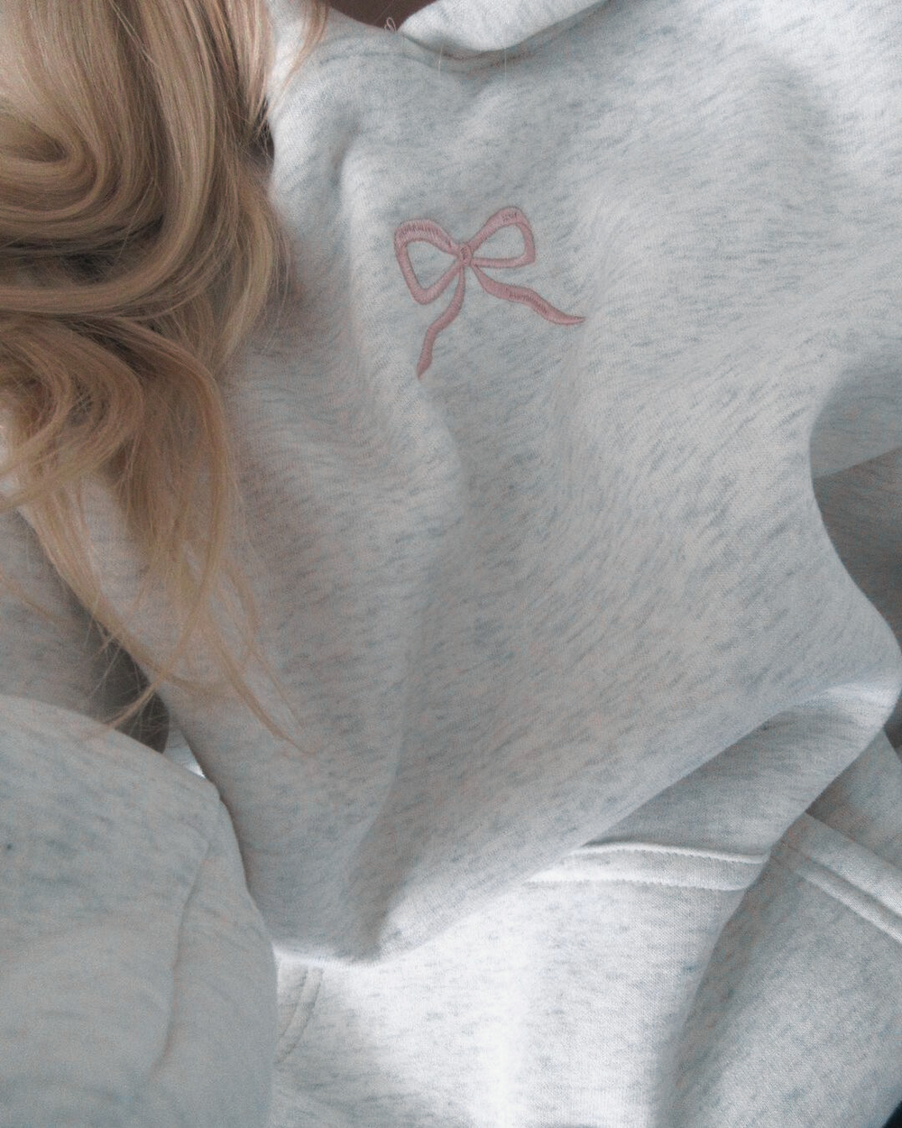 Weicher Damen Hoodie Elodie, locker geschnitten, mit Kapuze. Ideal für entspannte Alltags- und Freizeitlooks.