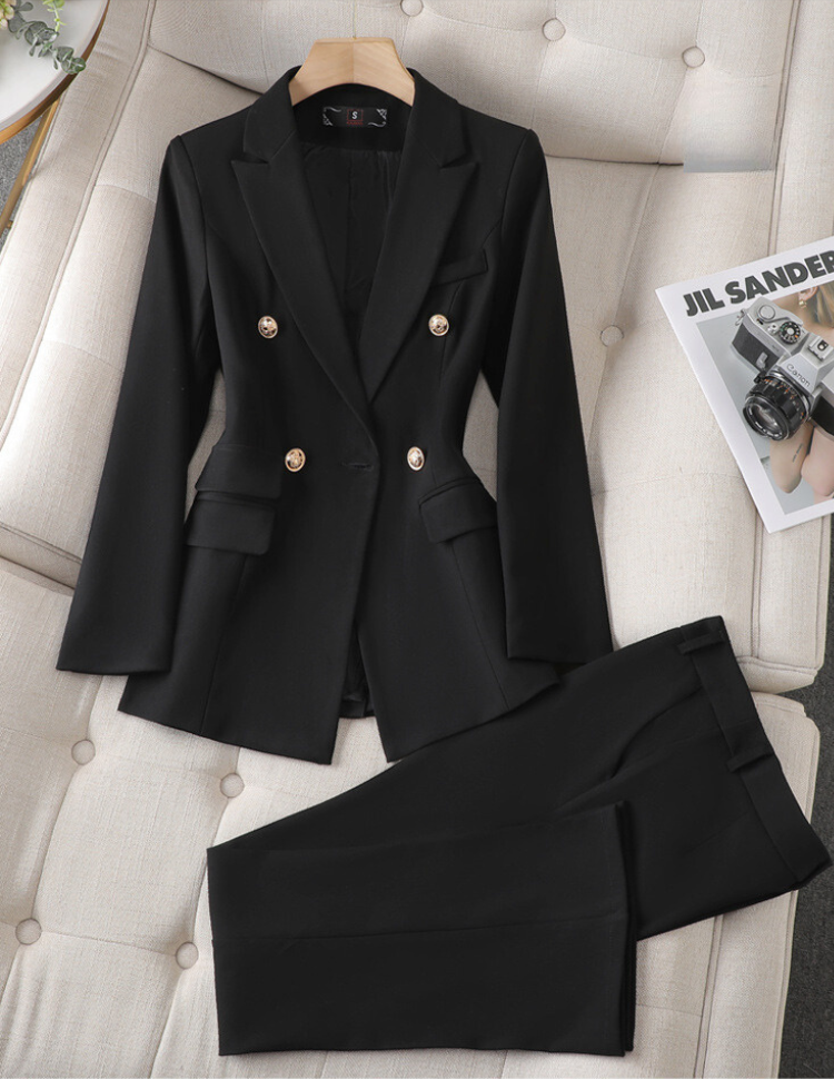 Ganzer eleganter Damen Business Hosenanzug. Taillierter Blazer & passende Hose. Modernes 2-teiliges Set.