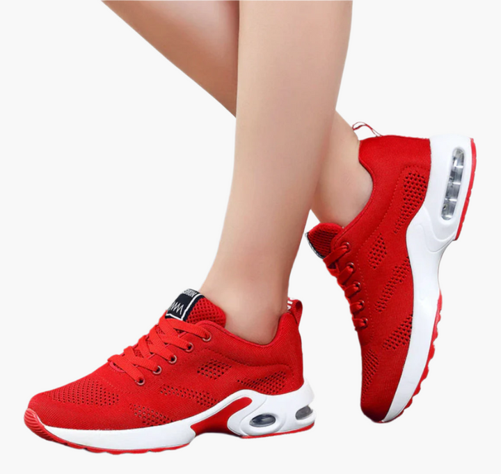 Nahaufnahme der Damen Sportschuhe, detaillierte Ansicht der Sohle und des Obermaterials.