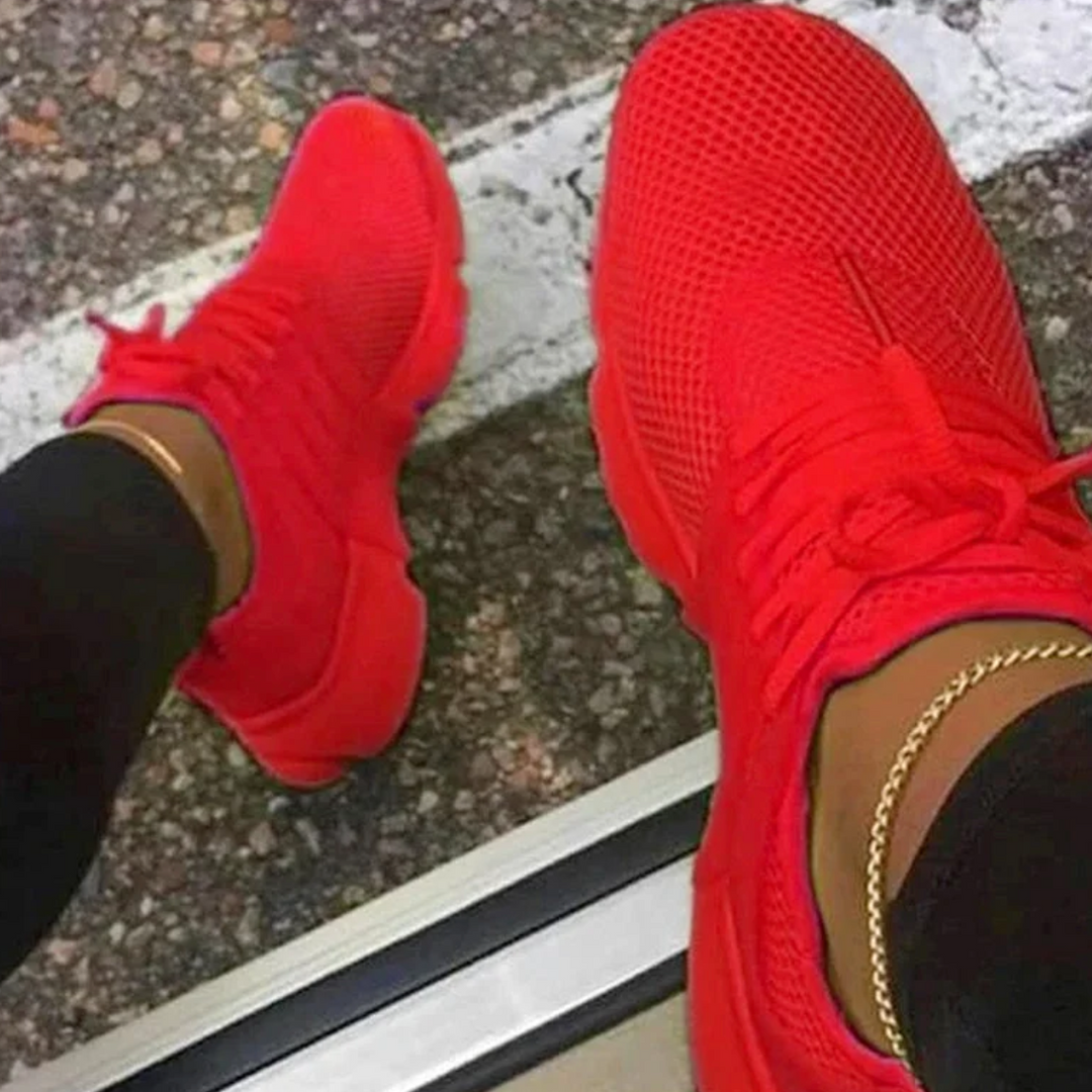 Schnür-Sneakers für Damen: Leichte, atmungsaktive Freizeitschuhe mit rutschfester Sohle für Herbsttage.