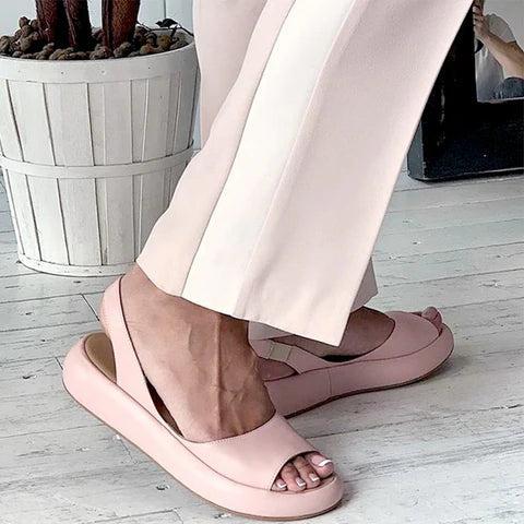 Elegante zehenoffene Damen Sandalen Livana mit niedrigem Absatz, orthopädisch & bequem für warme Tage.