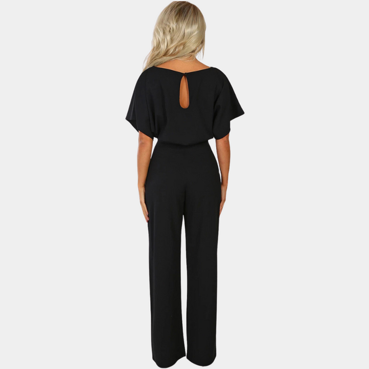 Komfortabler Damen Jumpsuit mit weitem Bein und Gürtel, vielseitig für Freizeitmode & Sommer.