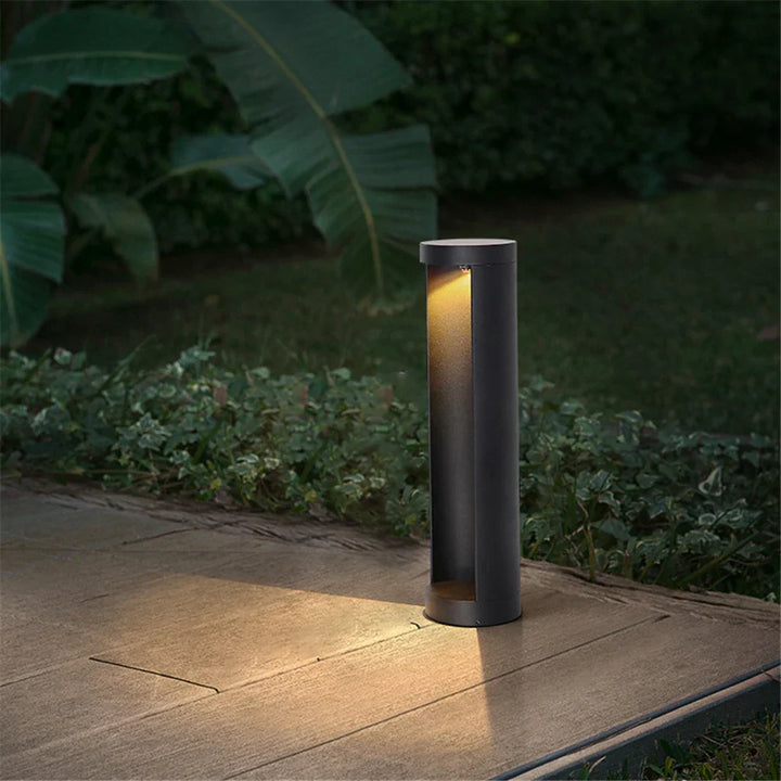 Wasserdichte LED Gartenlampe, stilvolle Stehleuchte für moderne Gartenbeleuchtung im Außenbereich.