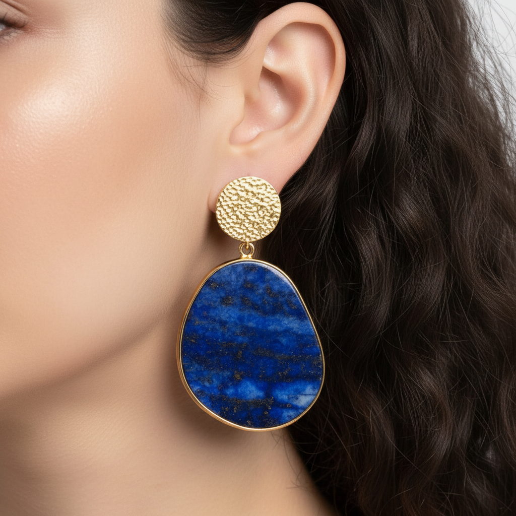 Moderne ovale Damen Ohrringe mit glänzenden Edelsteinen wie Lapislazuli und Tigerauge. Vielseitiger Schmuck.