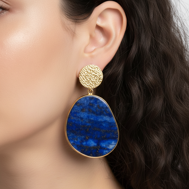 Moderne ovale Damen Ohrringe mit glänzenden Edelsteinen wie Lapislazuli und Tigerauge. Vielseitiger Schmuck.