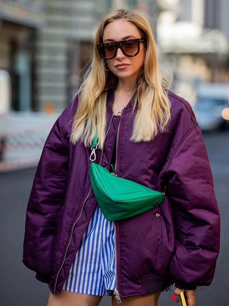 Trendige Streetwear Bomberjacke für Damen, stilvoll, bequem, perfekt für Übergang.