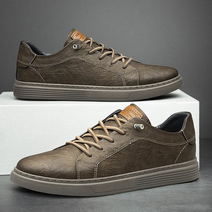 Stilvolle Herren Ledersneaker Ethan im Oxford-Design. Komfortable und vielseitige Schnürschuhe für jeden Anlass.