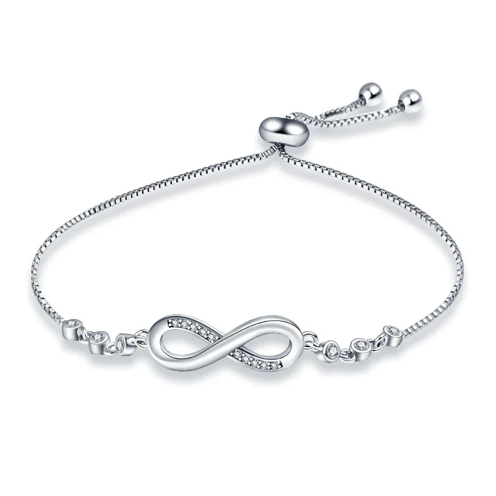 Elegantes Damen Armband mit silbernem Unendlichkeitszeichen, verstellbar. Zeitloses Schmuck Accessoire für Frauen.