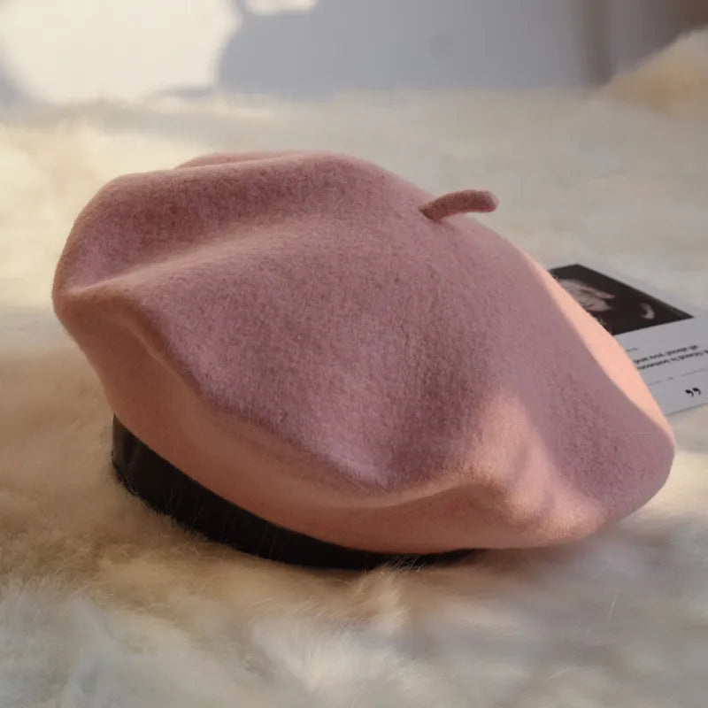 Französisches Stil-Beret für Damen, aus feinem Filz, das perfekte Mode-Statement.