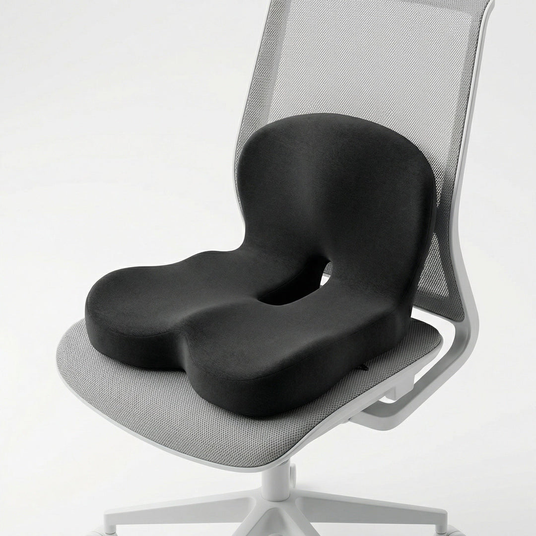 Gesundheitsförderndes Sitzkissen mit Memory-Schaum. Ideal für langes Sitzen im Büro & Auto.