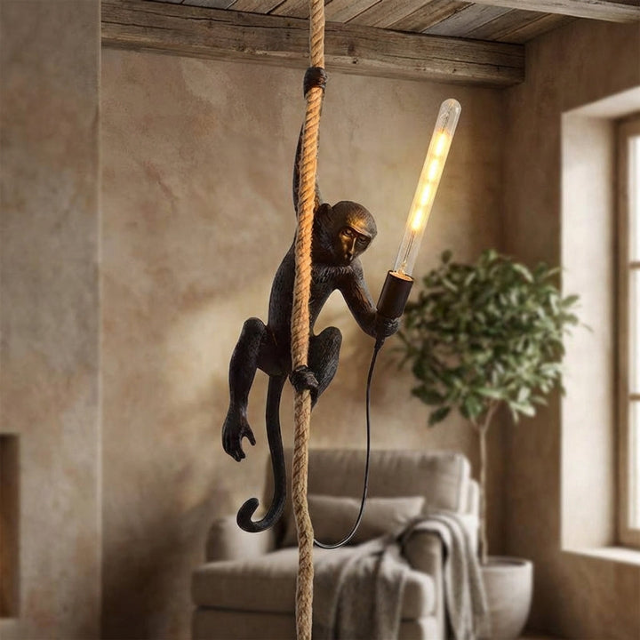 Verspielte Affen-Pendelleuchte aus Harz, einzigartige Designerlampe für Wohnzimmer & Esszimmerbeleuchtung.