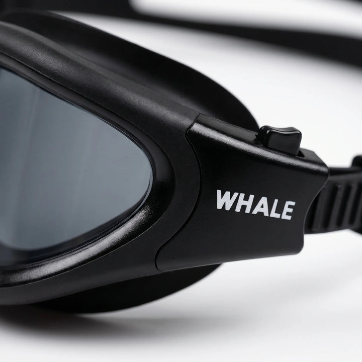 Komfortable Schwimmbrille für Erwachsene, polarisiert, mit UV-Schutz und Panoramasicht für langen Wassersportgenuss.