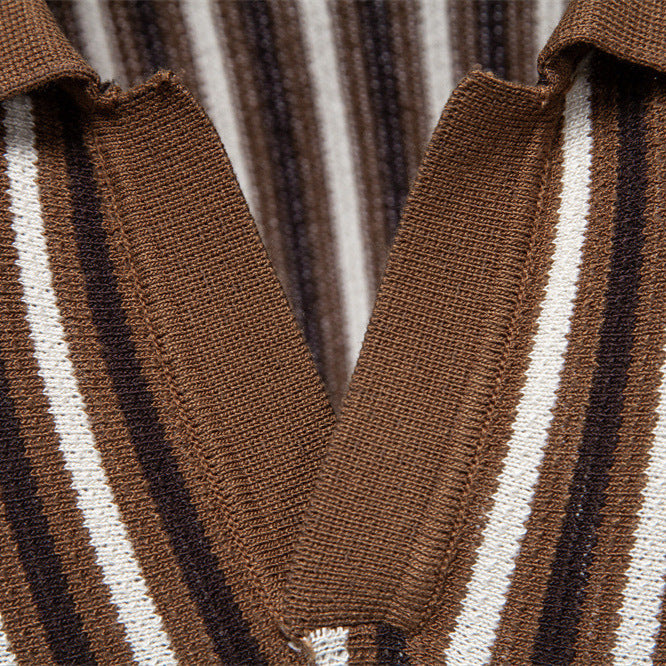 Hochwertiges Herren Poloshirt aus Strick mit Streifen; ideal als Strickshirt für Business-Casual & Freizeitmode.