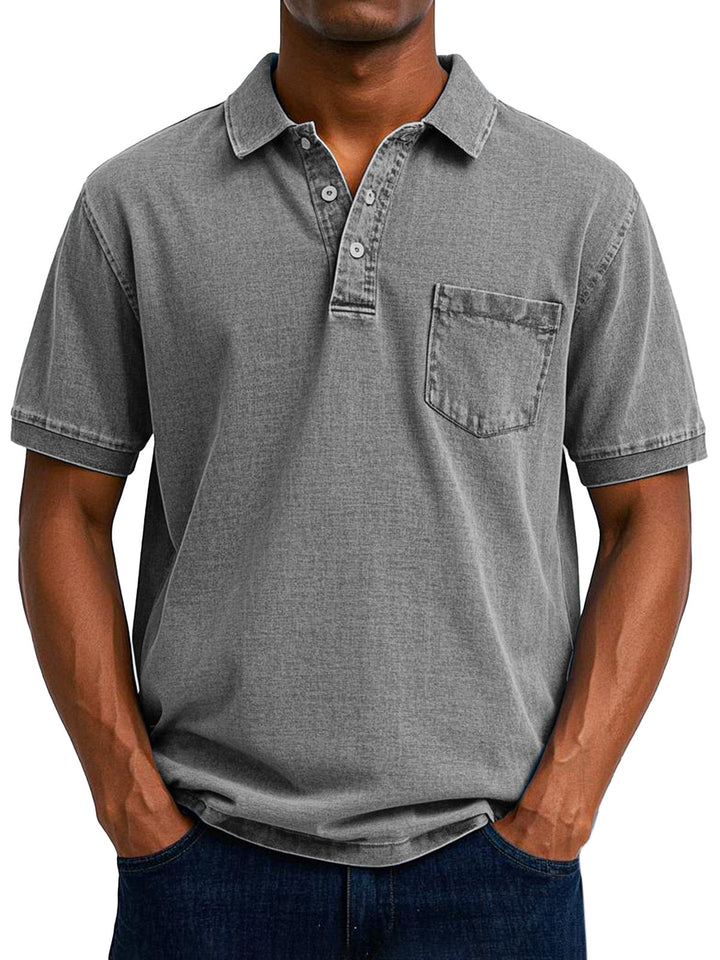 Texturiertes Herren Vintage Poloshirt, Denim-Optik, Kurzarm und Brusttasche. Perfekt für den Sommer.