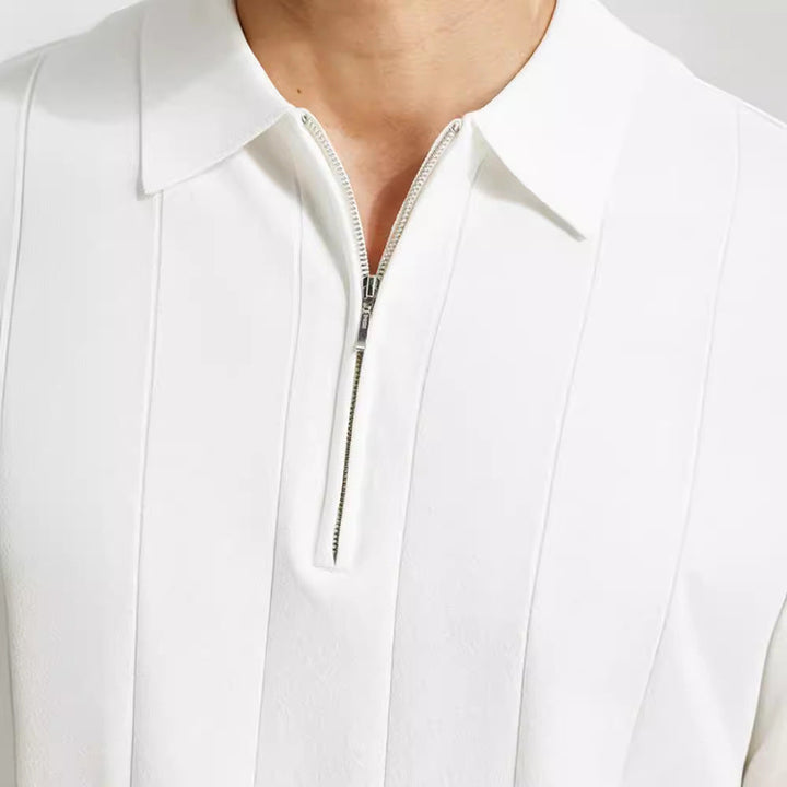 Leichtes Herren Kurzarm-Strickpoloshirt mit Reißverschluss & Streifenmuster, ideal für Freizeit im Sommer.
