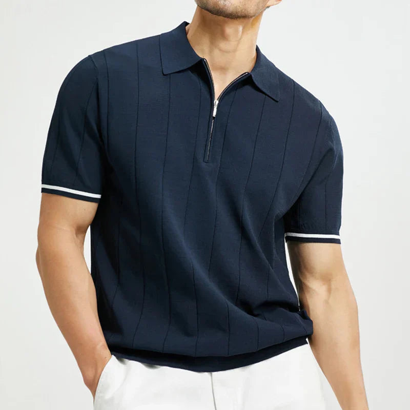 Komfortables Herren Strick-Poloshirt, Kurzarm, mit Reißverschluss am Kragen & stilvollen Streifen-Details.