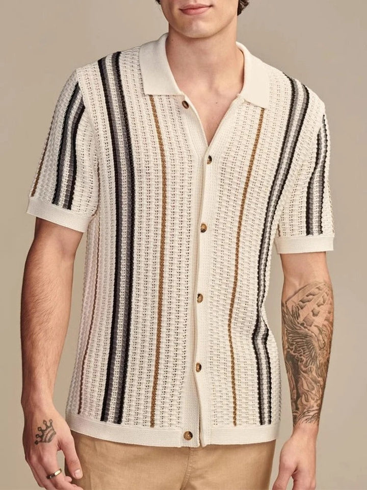 Herren Strick-Poloshirt kurzarm beige-marineblau gestreift, offene Knopfleiste. Ideal für Sommer Freizeit & Urlaub.