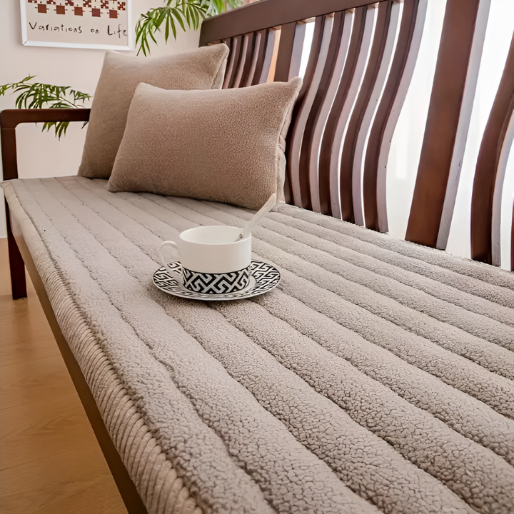 Moderner Sofabezug aus weichem Plüsch, rutschfest, optimaler Schutz für Ihr Sofa & Haustiere.