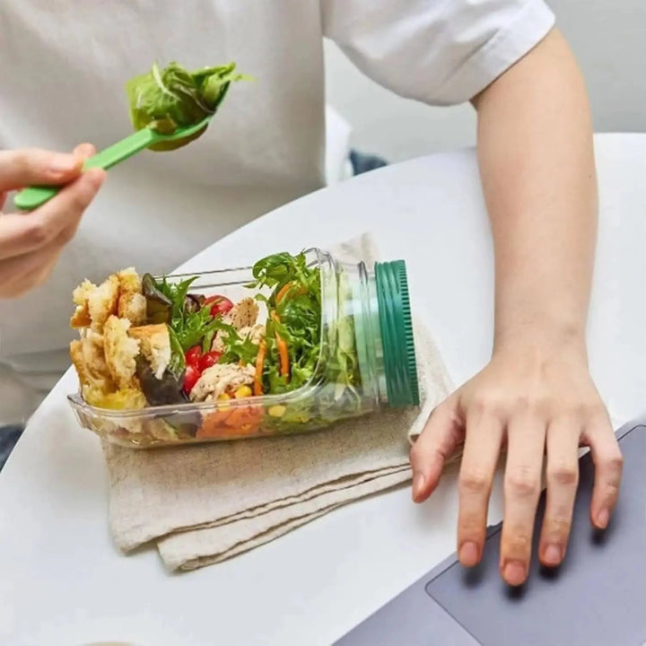 BPA-freier, wiederverwendbarer Salatbecher mit separatem Dressingbehälter; perfekt für frisches Essen to-go.
