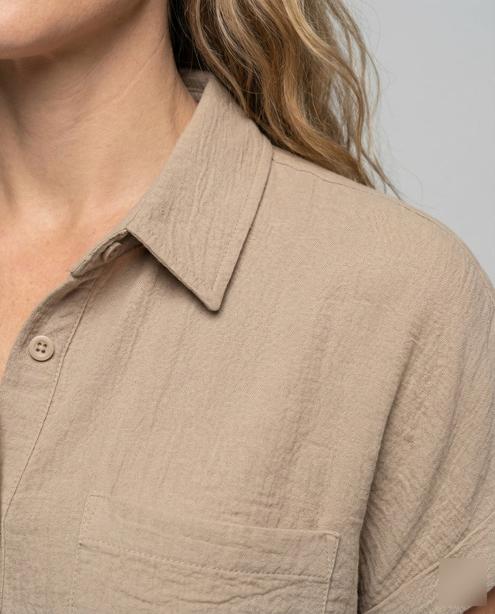 Elegante Damen Kurzarm-Hemdbluse, vielseitig kombinierbar, perfekt für Sommer und Büro.