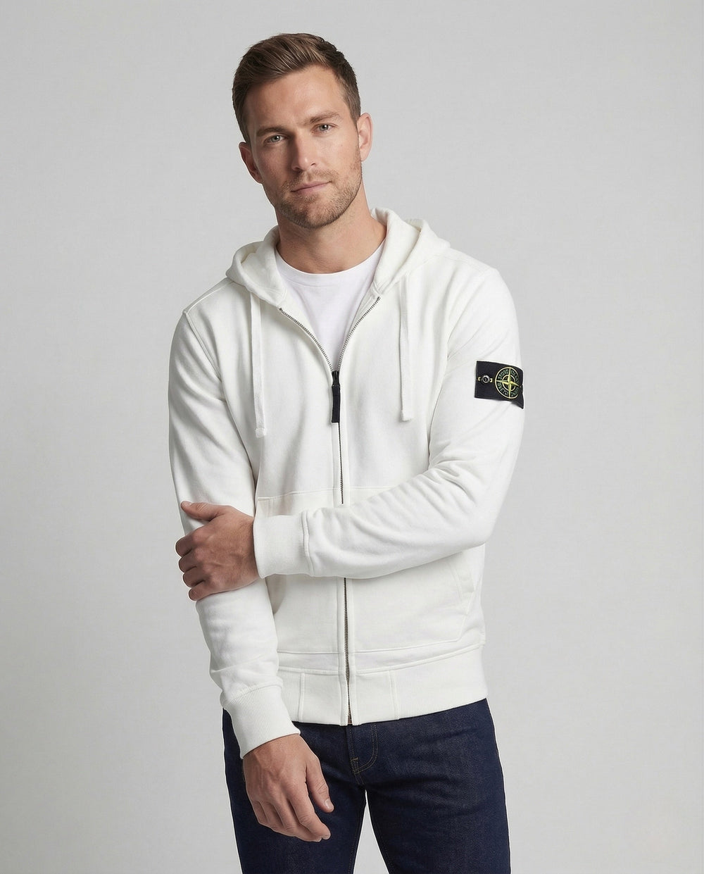 Sportliche Unisex Kapuzenjacke mit Reißverschluss, ideal für Streetwear & aktive Freizeit. Regular Fit.
